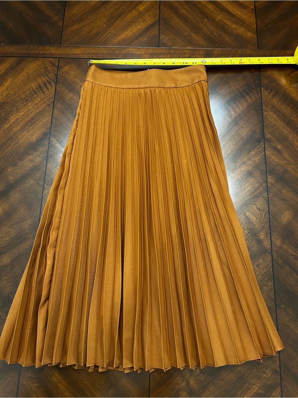 Sézane Dino Pleated Midi Skirt in Hazelnut